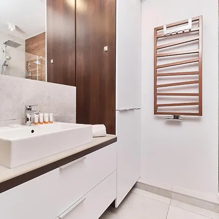 Nowa Teczowa Promenada Staromiejska By Renters *