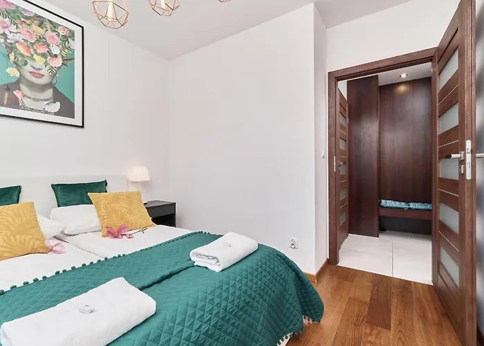 Nowa Teczowa Promenada Staromiejska By Renters *